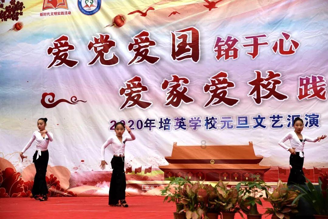森迪穿越魔法学院